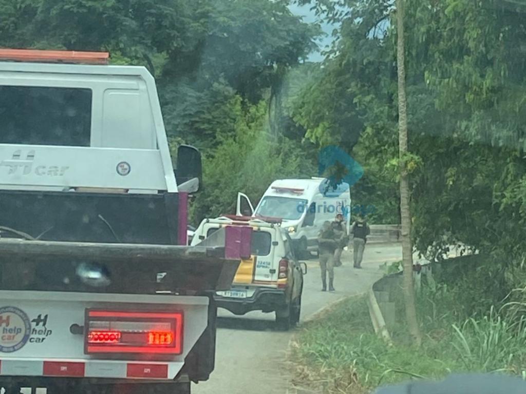 Devido ao sinistro, a rodovia está fechada nos dois sentidos
