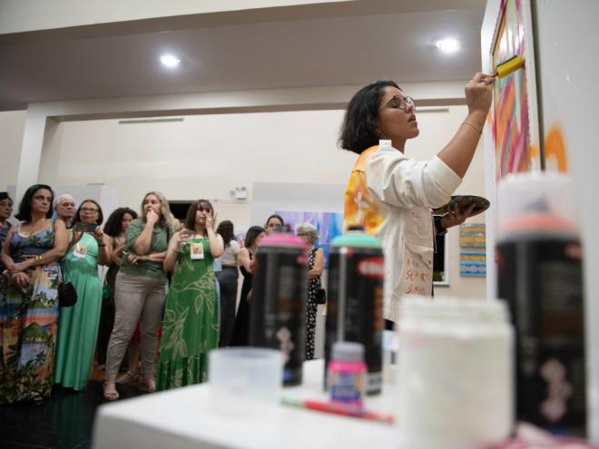 Mostra com trabalhos de pintura, desenhos, escultura e bordados pode ser visitada gratuitamente 