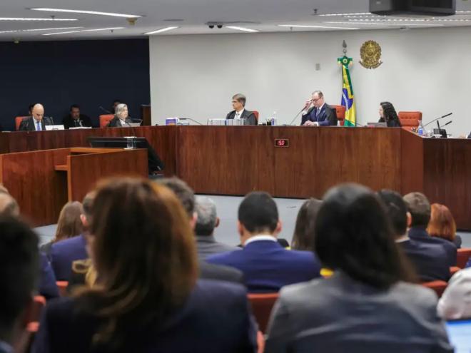O Supremo Tribunal Federal (STF) começou a julgar terça-feira, o ex-presidente Jair Bolsonaro e mais sete denunciados pela trama golpista vão se tornar réus na ação.
