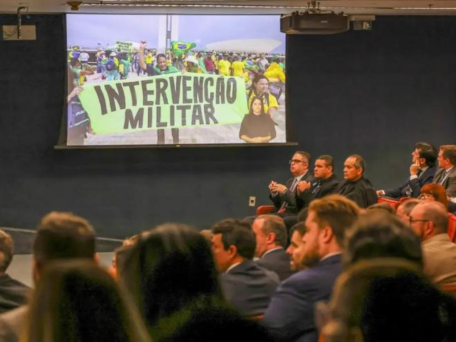 Julgamento hoje: É a primeira vez que um ex-presidente eleito é colocado no banco dos réus por crimes contra a ordem democrática estabelecida com a Constituição de 1988