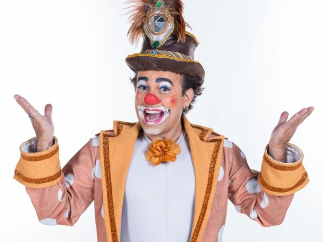  Luís Yuner é o palhaço Petit Gatão, criador do Circo Teatro Fool e do ''Encontro de Palhaços de Ipatinga''