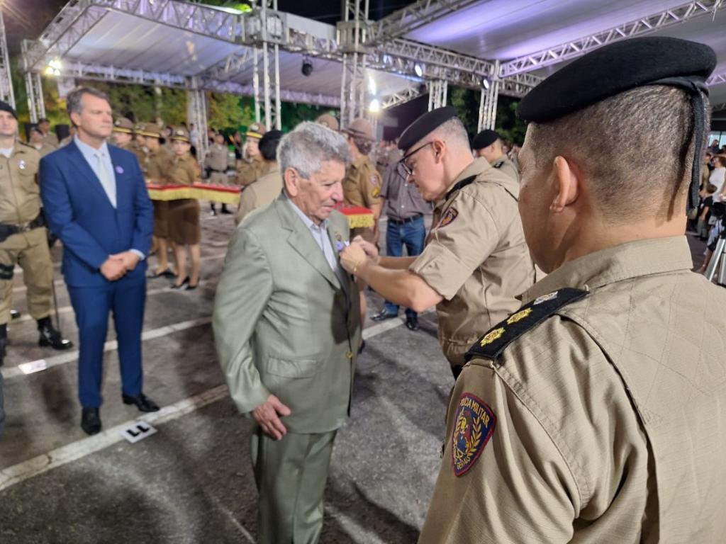 O coronel Klinger Sobreira de Almeida, que liderou a unidade entre abril de 1975 e agosto de 1978, foi um dos homenageados 