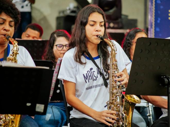 Desde 2023, alunos aprendem diversos instrumentos