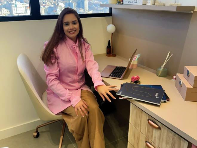 Larissa Freitas é cirurgiã dentista pela Universidade Federal de Juiz de Fora