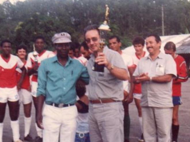Na década de 1990, Policarpo fundou, ao lado de alguns desportistas amigos, o Universo Esporte Clube