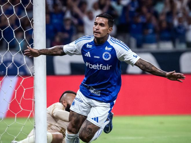 Dudu marcou o primeiro gol da partida