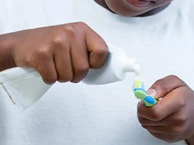 Agência emitiu alerta após reações ao produto com fluoreto de estanho