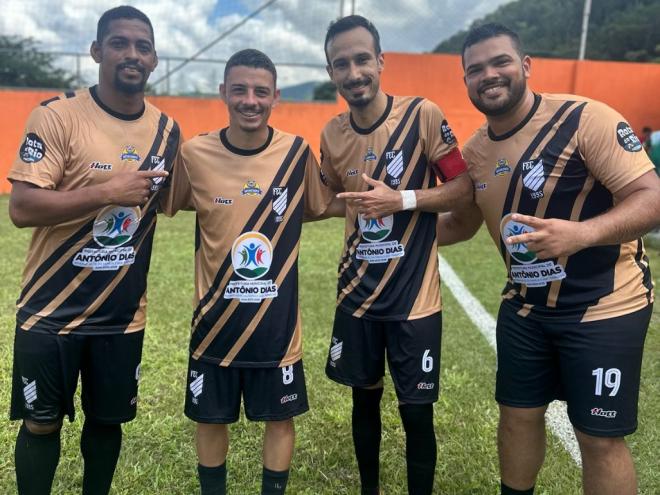 Os jogadores do Furacão comemoraram a sonora goleada na estreia da competição