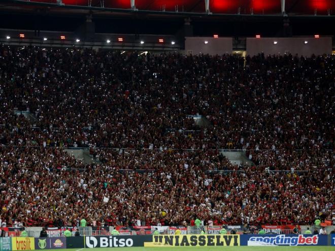 Mais de 45 mil pessoas assistiram ao jogo entre Flamengo e Internacional no Maracanã 