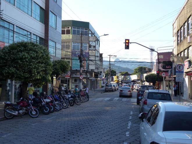 As lojas da cidade geralmente recebem maior fluxo de clientes no dia 29 de abril, data de aniversário de cidades vizinhas
