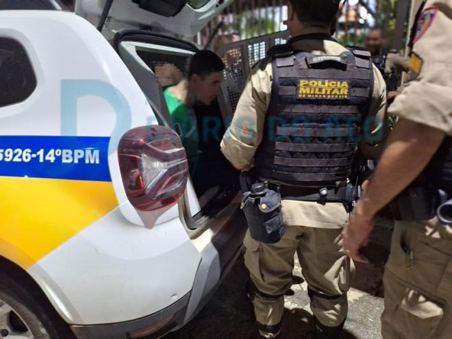 O autor do crime preso pelos PMs estava com mandado de prisão