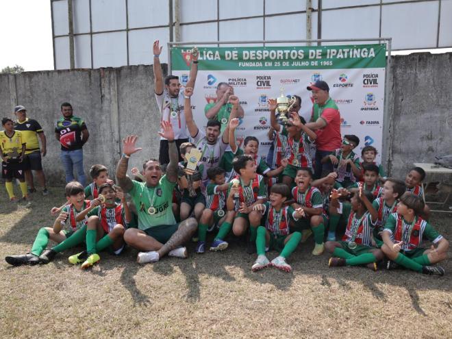 A garotada das escolinhas está pronta para, mais uma vez, fazer a festa do futebol de base na cidade   