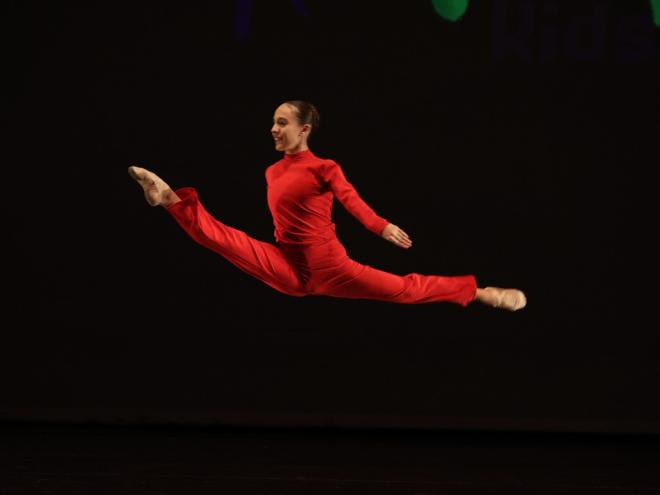 A bailarina participa de espetáculos e festivais de dança 