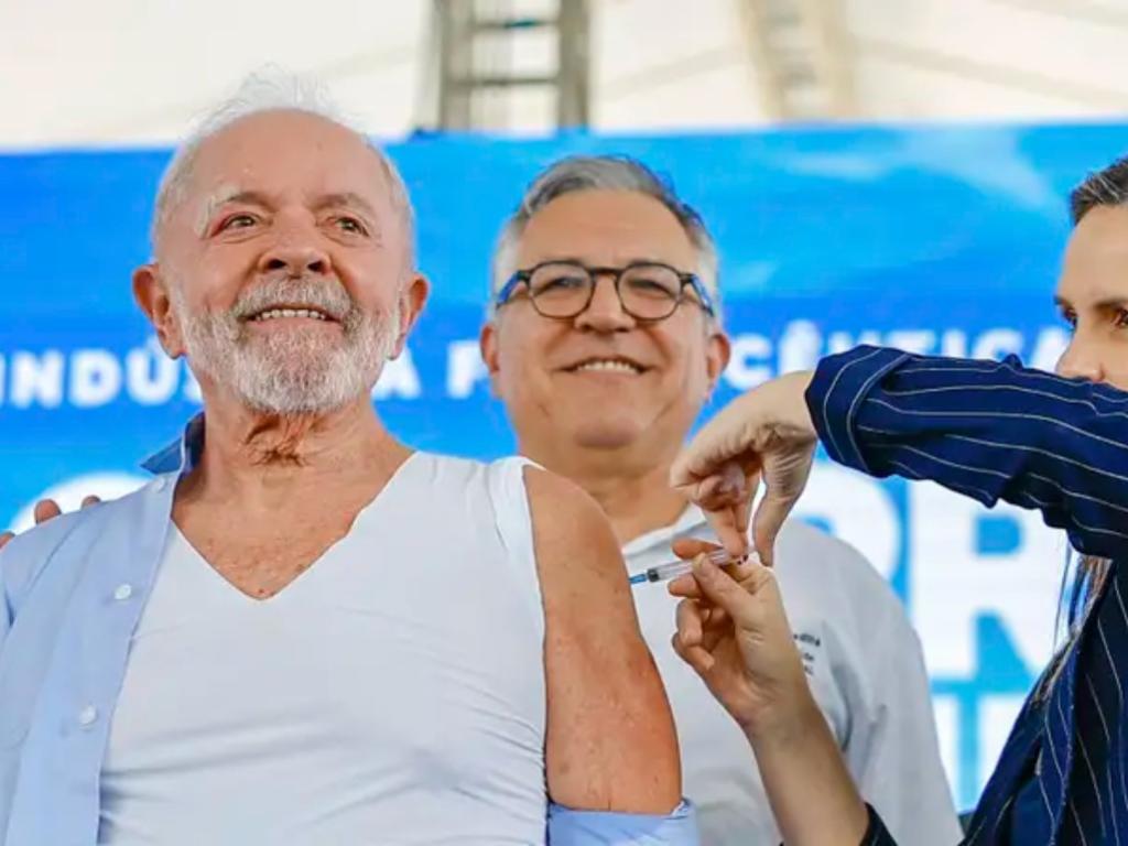 Presidente da República, Luiz Inácio Lula da Silva, é vacinado contra a gripe