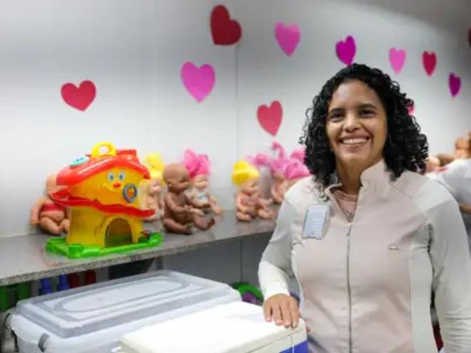 Enfermeira Thais Alves Pereira considera muito importante a oportunidade de vacinar as crianças  na creche 