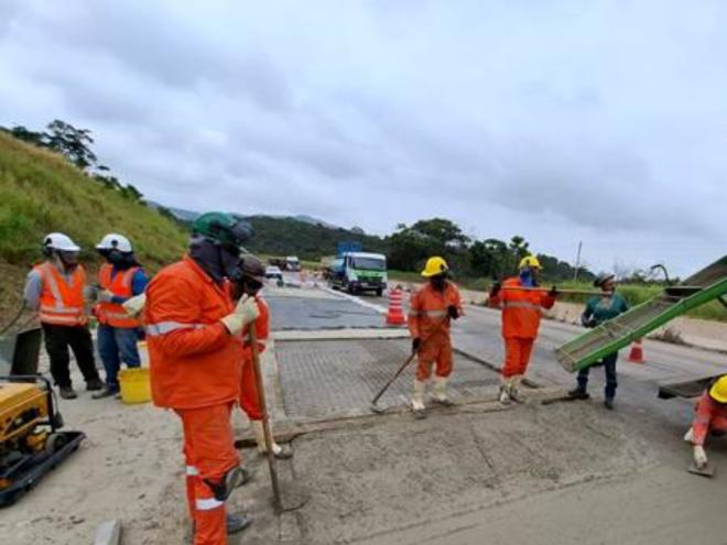 Entre os serviços programados até sábado, estão a recomposição e pintura de barreiras de concreto, e a sinalização horizontal