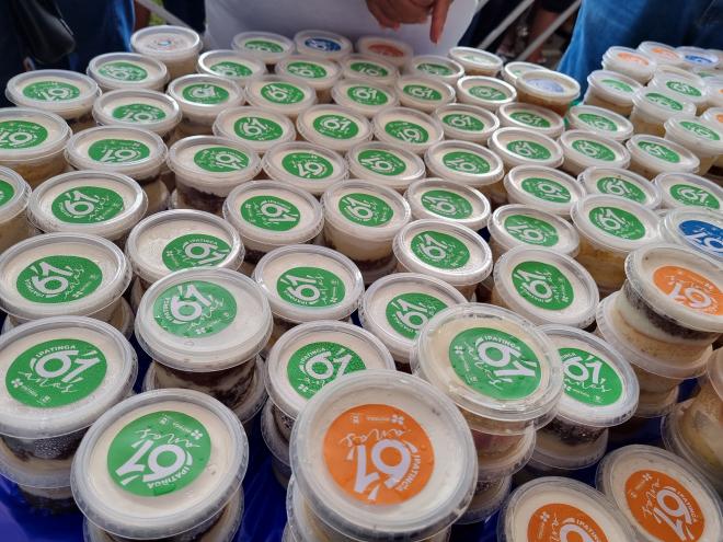 Cerca de 10 mil potes de bolos foram produzidos por confeiteiras e microempreendedores locais, fomentando a economia da região
