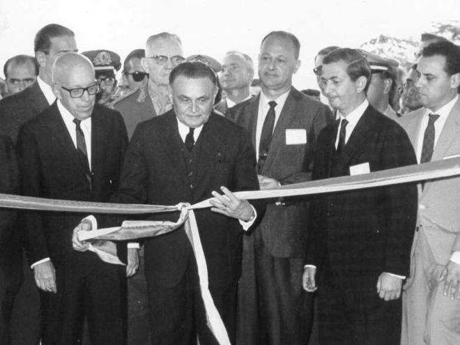 A inauguração contou com a presença do presidente da República, Castelo Branco, o então governador de Minas Gerais, Magalhães Pinto, o general Ernesto Geisel, e o presidente da Usiminas, Amaro Lanari Júnior