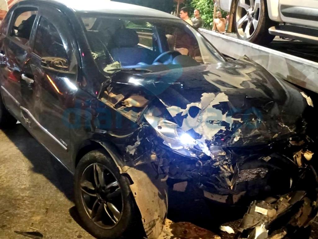 Gol teve danos generalizados no impacto com o Corolla, motorista fugiu e carro foi apreendido por documentação atrasada 