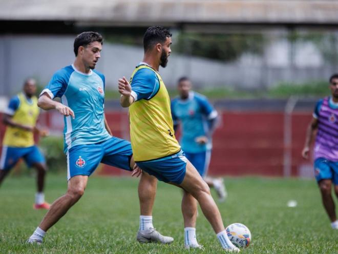 Os jogadores do Ipatinga treinaram com expectativa da reabilitação neste jogo em casa  