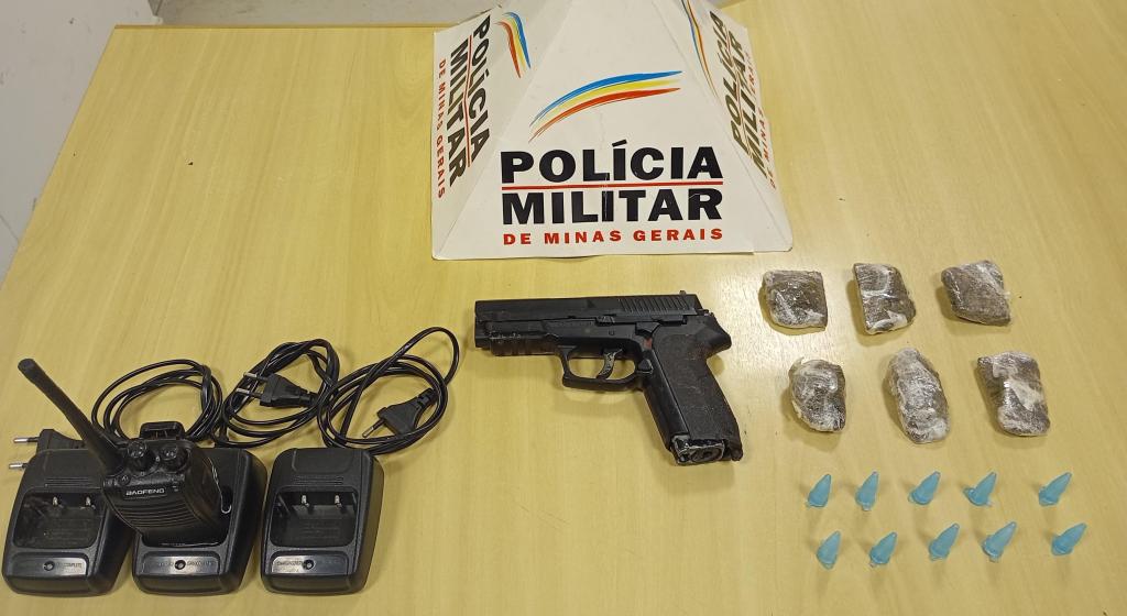 Material apreendido com os dois assaltantes apanhados em flagrante 