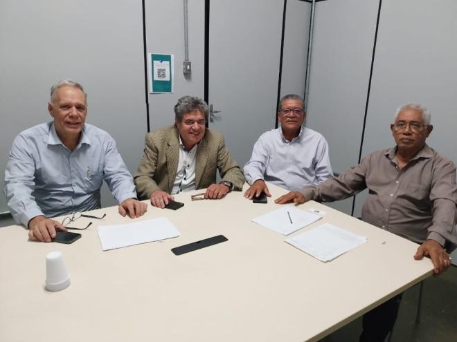 Participaram da reunião representantes do Movimento Pró-Vidas e da Prefeitura de Santa Luzia