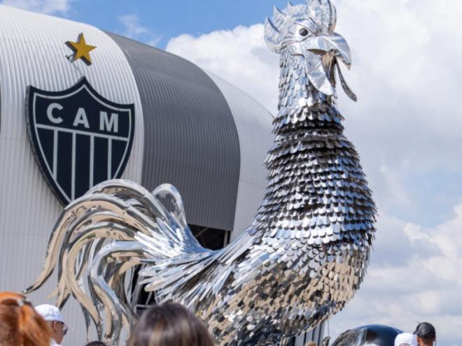 Galo de Inox virou um símbolo e ponto de registro na Arena MRV