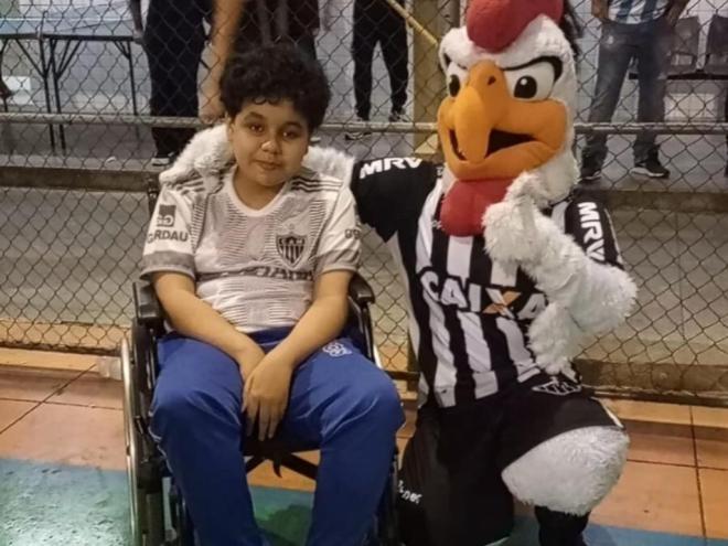 Hector tem apenas 12 anos de idade e mora com sua família no bairro Esperança