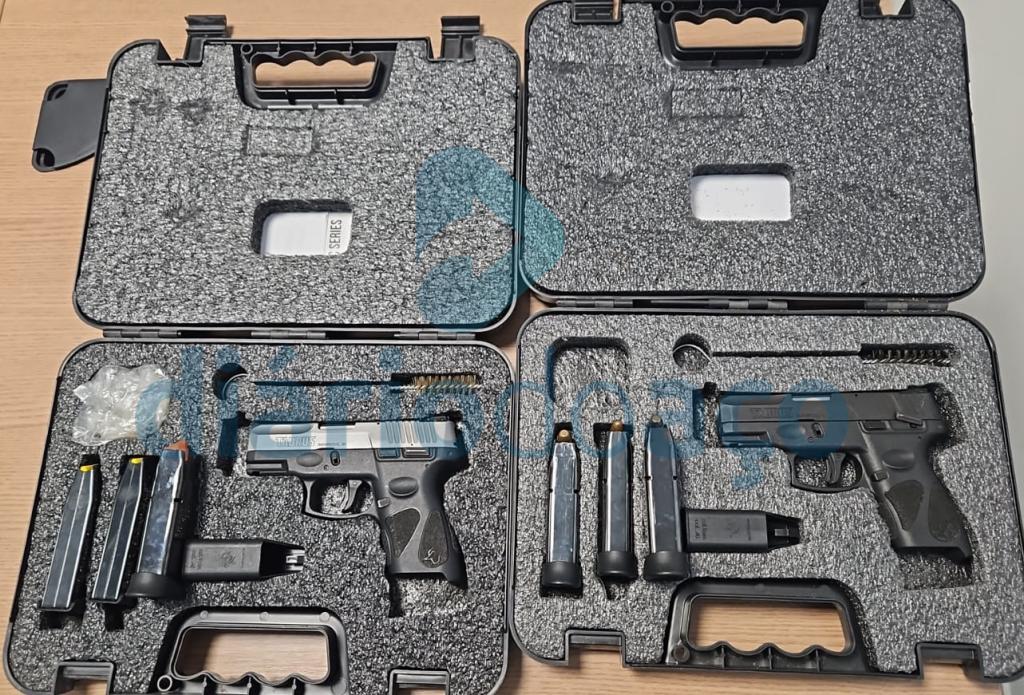 Armas apreendidas no decorrer da operação policial nesta quinta-feira 