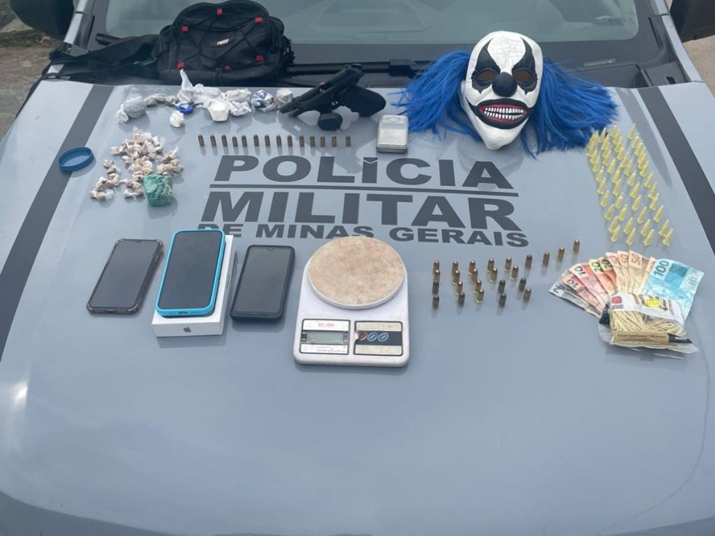 Mateiais recolhidos na operação deflagrada em Cava Grande 