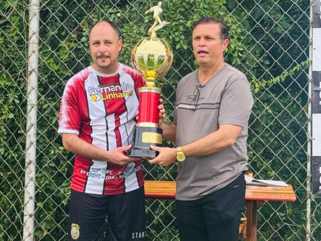 Gilmaro Alves (à direita): 
