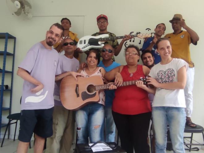 A Adevita atende pessoas com deficiência visual e auditiva 