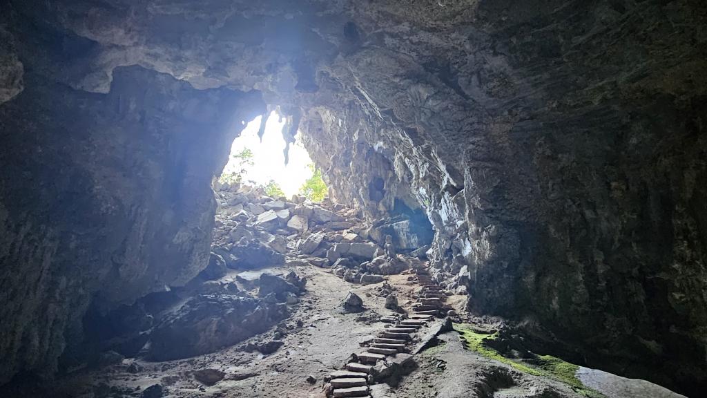 Tanto fora quanto dentro das cavernas e grutas é necessário caminhar pelas áreas demarcadas