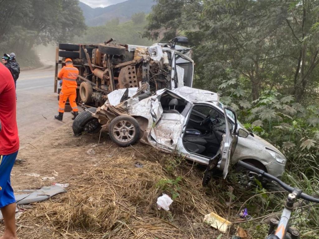 Ford também ficou destruído com o impacto 