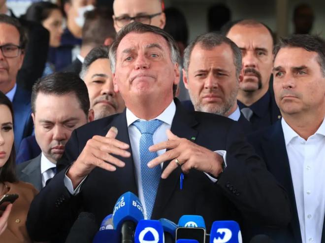 O ex-presidente Jair Bolsonaro durante declaração à imprensa após virar Réu no STF. Foto: Lula Marques/Agência Brasil