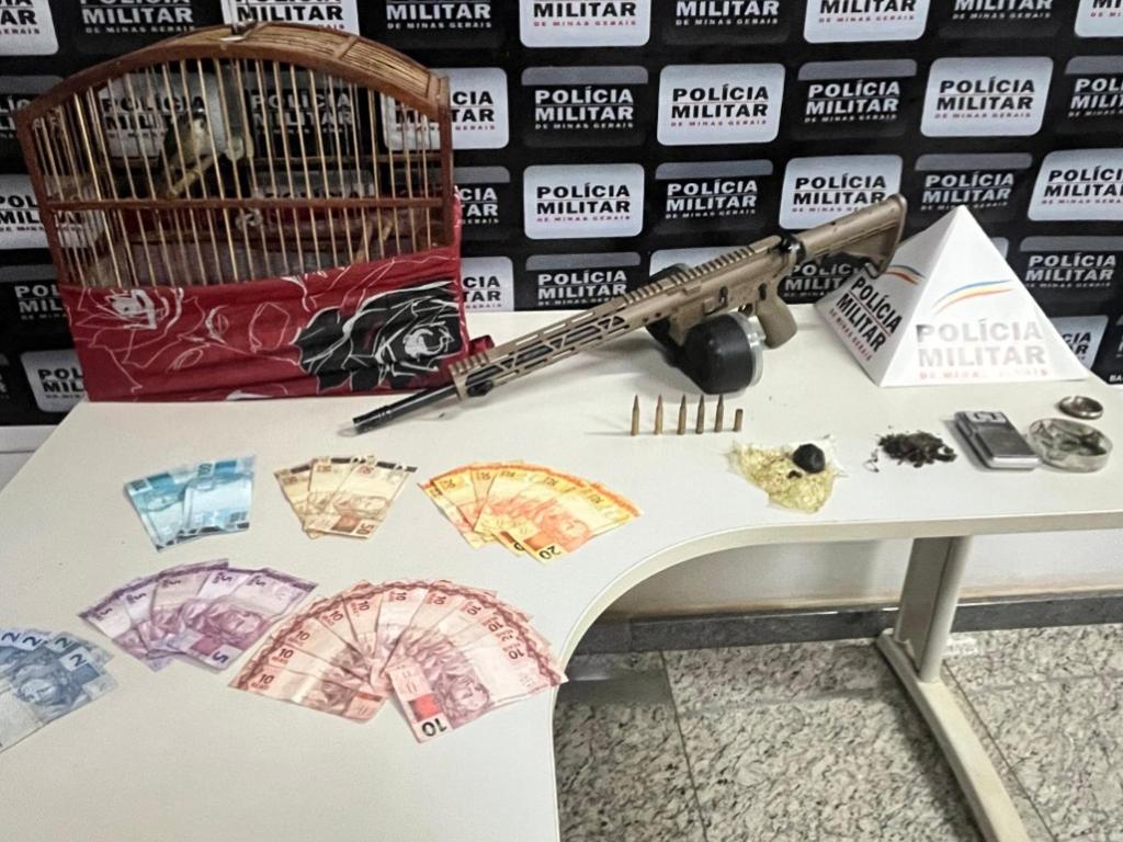 Entre os produtos apreendidos está um fuzil de uso restrito 