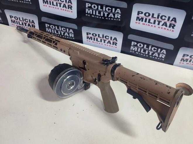 Arma de fabricação estadunidense estava com traficantes em Barão de Cocais 