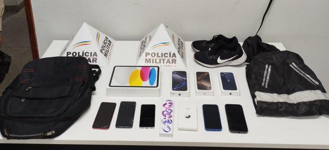 Investigado por receptação oferecia pelas mídias sociais, os produtos furtados em loja no Centro de Fabriciano, detido quando trafegava em uma moto, receptador levou policiais à sua residência onde estavam os bens furtados 