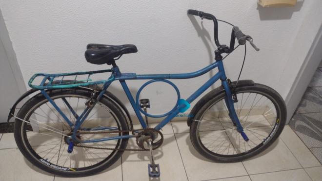 Jovem tentou fugir nesta bicicleta