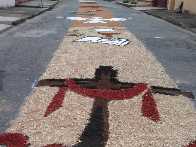 As paróquias do Vale do Aço mantêm o hábito de customizar tapetes para a procissão com o Santíssimo Sacramento
