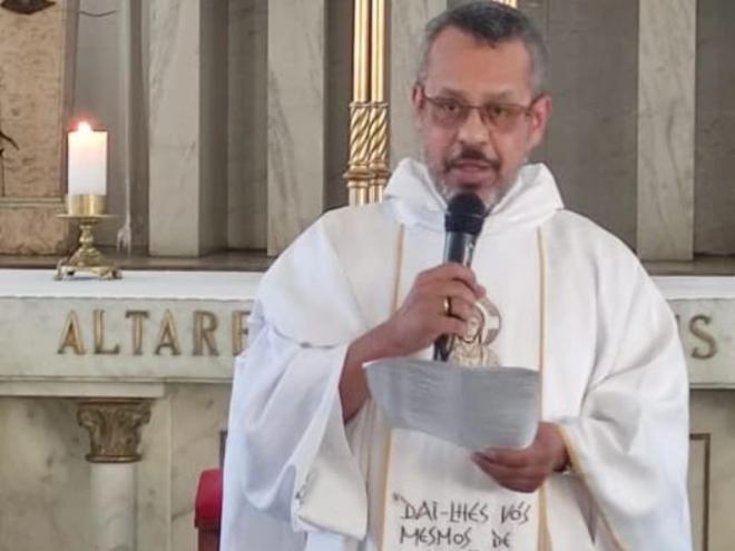 Padre explica tradição dos tapetes e importância da data para os católicos