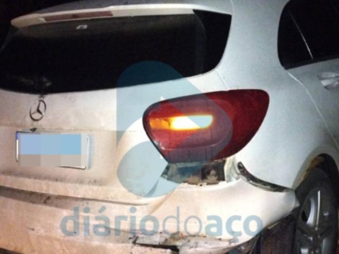 Mercedes-Benz A200 teria sido atingido na traseira pelo condutor do outro veículo