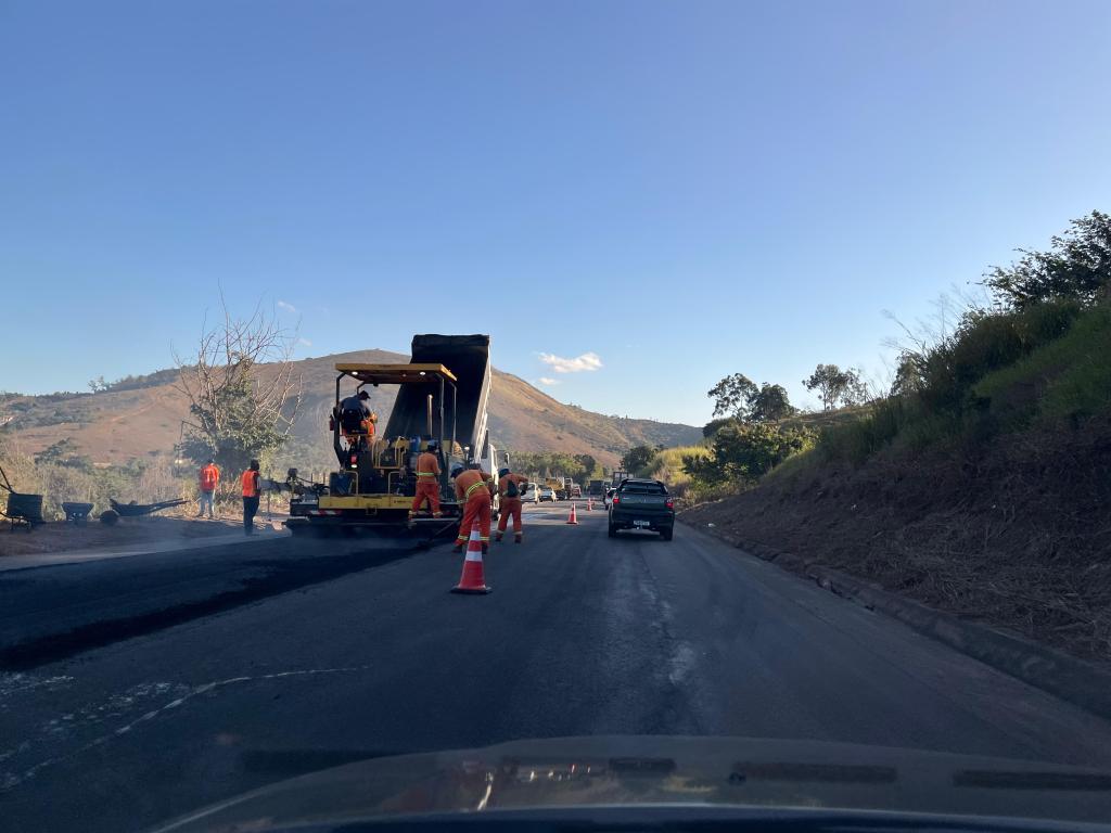 Motoristas que forem trafegar pela BR-381 entre o Vale do Aço e Caeté devem ter paciência com as paradas nos pontos em obras 