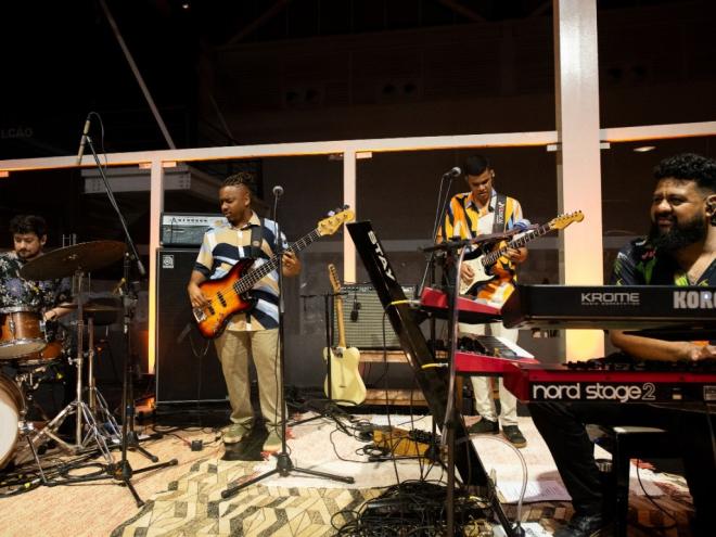 O grupo interpreta composições de grandes nomes da música brasileira: ''viagem sonora''