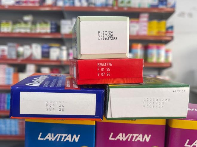 Os medicamentos vencidos podem ser descartados nas farmácias, drogarias ou unidades de saúde, conforme Lei Municipal 2868/2011