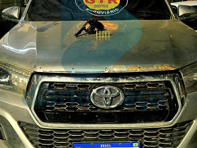 Arma encontrada na Hilux tinha sido furtada em São Paulo e estava com o morador de Naque 