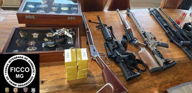Armas, joias e relógios valiosos recolhidos na operação 