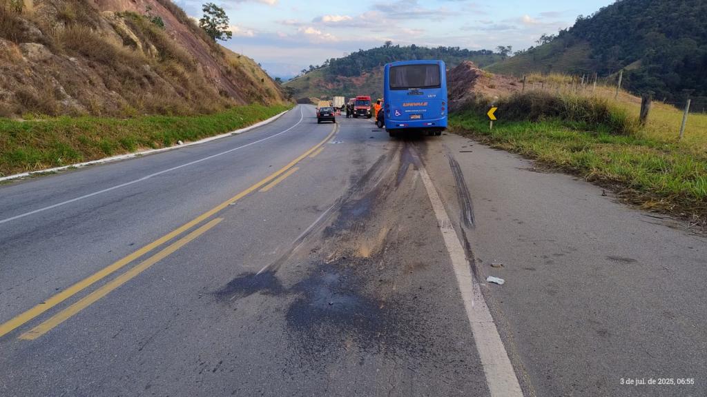 Indícios mostram que motorista invadiu a contramão ao terminar a reta e aproximar-se de curva na BR-458 