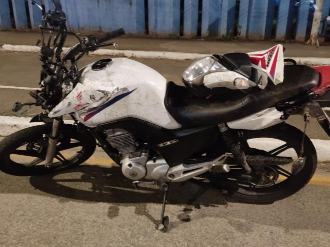 Condutor da Titan trafegava ao lado da moto de Kamilla Madrona e também foi atingido pelo Corsa 
