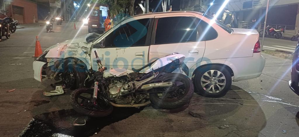 Motorista do Classic alega que, ao avançar no cruzamento, não viu a motocicleta que trafegava pela avenida Minas Gerais 